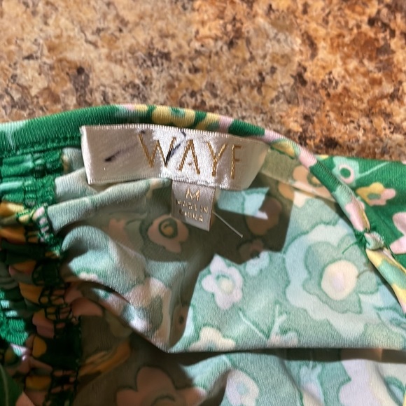 🌟5 for $25🌟 NWOT WAYF Main Squeeze Ruched Tank in Kelly Daisy Floral - Picture 4 of 5